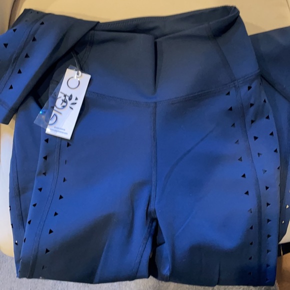 NWT GIGI C Katrina leggings in navy - Picture 4 of 5